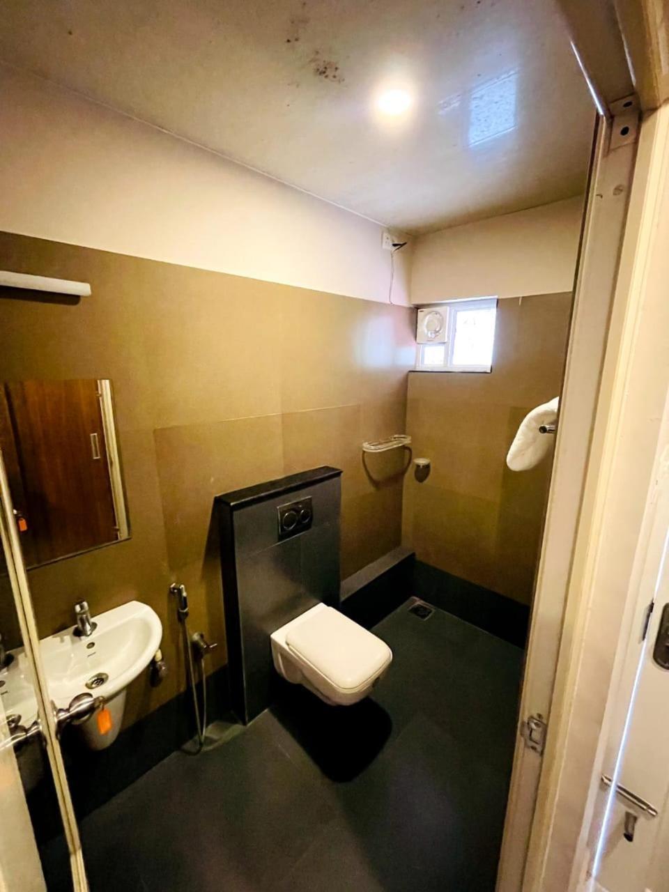 Kb Residency Hotel Kozhikode Bagian luar foto